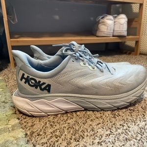 HOKA Arahi 6s